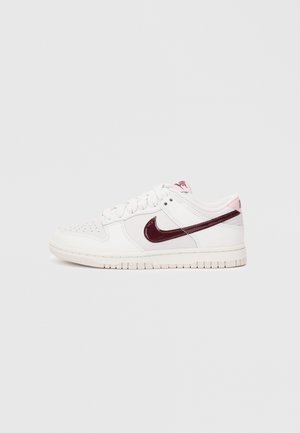 DUNK LOW SE EMEA - Baskets basses - summit white/plum chalk/vast grey/burgundy crush