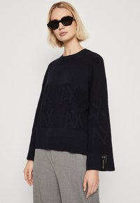 Armani Exchange Pulover - blueberry jelly