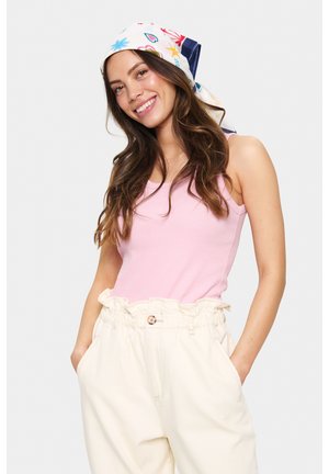 Saint Tropez JACQISZ - Huivi - playful placement