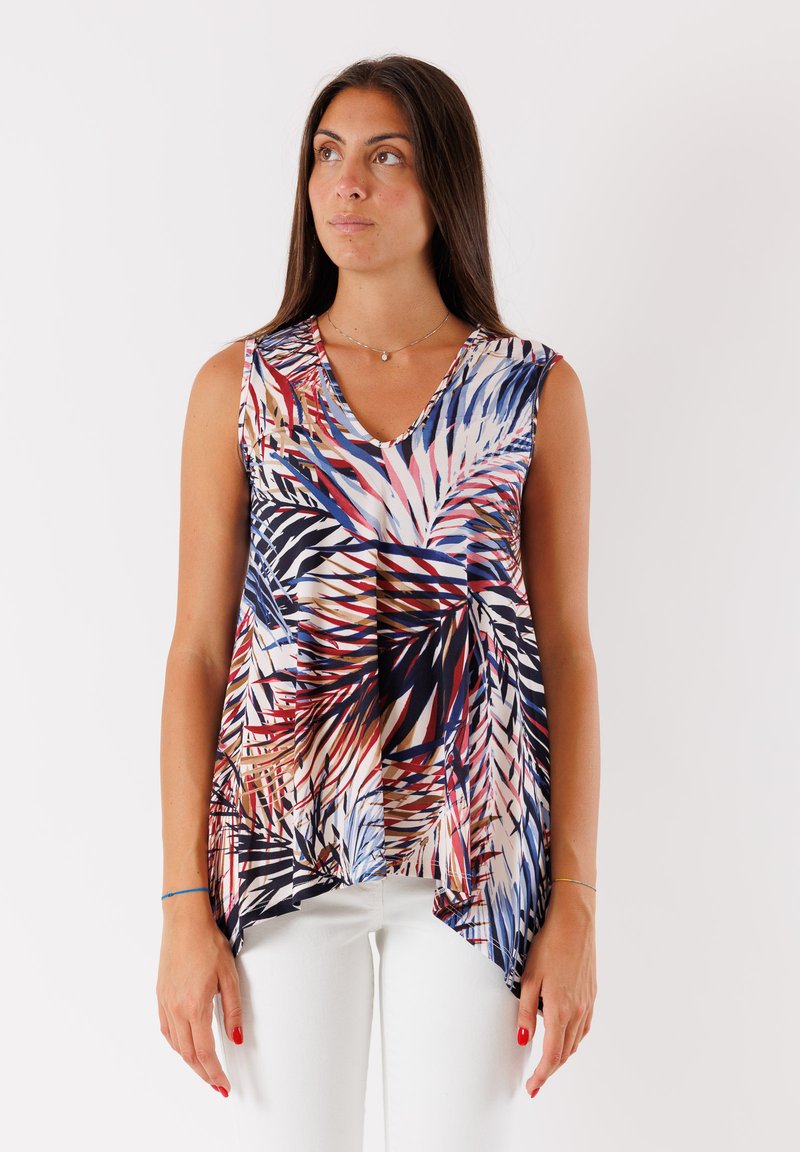 Top senza maniche elegante con un vivace motivo di foglie di palma in tonalità rosse, blu e crema. Tessuto leggero con un design fluido. Scollatura a V.