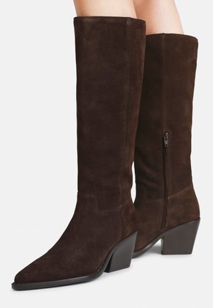 High heeled boots - coffee bean