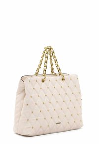 Borsa a tracolla trapuntata di colore rosa chiaro con borchie dorate e doppi manici a catena. Presenta un design strutturato e un'esterno testurizzato per garantire durata.