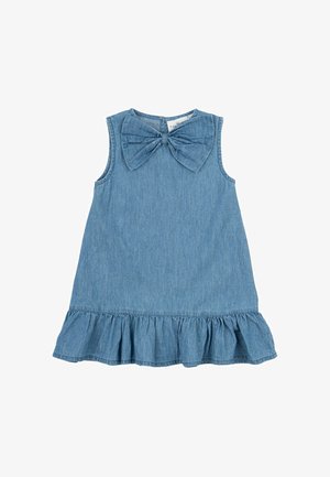 Robe en denim bleu clair avec un col rond et un grand nœud. Design sans manches et un ourlet à volants en bas.