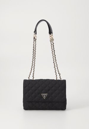 Mustekka tikattu käsilaukku, jossa on ketjuolkaimet ja etupuolella kolmiomainen logolevy. Kangas on tekstuuripintainen.