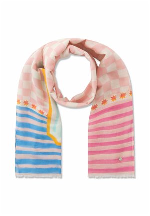 Sjaal met een roze-wit dambordpatroon, oranje sterrenmotieven, blauw- en roze horizontale strepen en een klein groen klaverembleem.