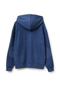 Sudadera azul marino con una textura suave, que presenta una gran capucha, parches en los codos laterales y un corte holgado, diseñada para brindar comodidad y facilitar el uso en capas.
