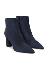 Stivaletti alla caviglia blu navy con una superficie in suede liscia, punta affusolata e tacco a blocco. Presentano una chiusura con zip sul lato per una facile calzata.