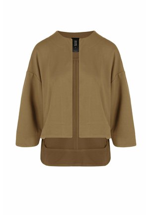 Giacca marrone con zip, maniche larghe, scollo rotondo e dettaglio a strati sull'orlo, mostrata su uno sfondo bianco semplice.