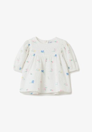 Witte kinderblouse met pofmouwen, bloemenprint in roze en blauw, textuur stof, ronde halslijn en rits aan de achterkant.
