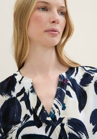 TOM TAILOR Bluse - dark blue floral design