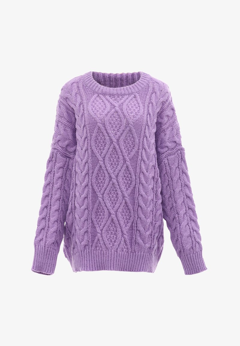 Fioletowy sweter z dzianiny z wzorem w warkocze, okrągłym dekoltem i długimi rękawami z ściągaczami na mankietach i u dołu. Miękka faktura.