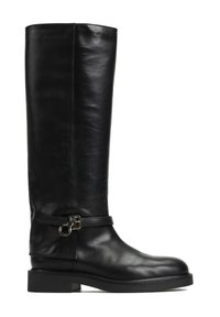 Czarne skórzane wysokie do kolan buty o eleganckim designie, z bocznym paskiem i złotą klamrą, oraz solidnym niskim obcasem.