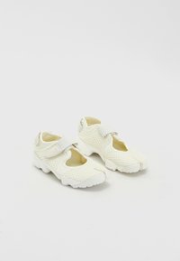 AIR RIFT LACE - Trainers - sail/sail