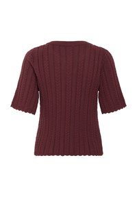 Pull en maille bordeaux à manches courtes, présentant une texture côtelée et un motif en câble, terminé par un ourlet festonné aux poignets.