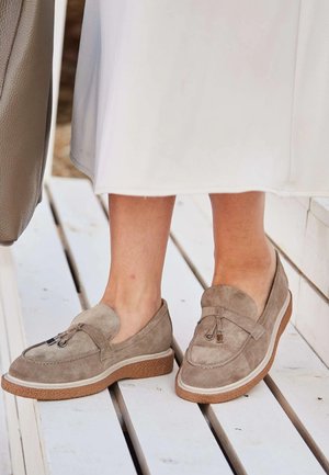 Loafers - beige