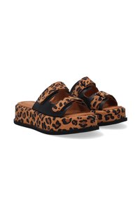 Sandály na platformě s leopardím vzorem, černými popruhy a nastavitelnými uzavíracími mechanismy, s texturovanou podrážkou a polstrovanou stélkou.