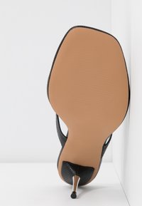 NA-KD Sandales tongs - black