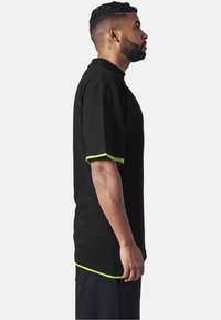 Urban Classics Basic póló - black,green