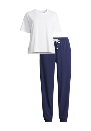 Valkoinen lyhythihainen T-paita, jossa pieni vaaleanpunainen hymyilevä naama rinnassa, yhdistetty tummansinisiin, joustavaan vyötäröön ja valkoiseen kiristysnauhaan olevaan jogger-housuihin.