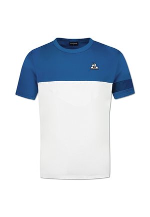 T-shirt bleu et blanc à manches courtes avec un col rond, présentant une bande horizontale bleue et un petit logo sur la poitrine gauche. Matière douce.