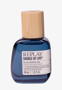 Replay Source of Life eau de toilette i en mørkeblå glassflaske med kork i bambus; 30 ml kapasitet; har en hvit etikett med svart tekst.