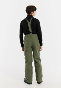 Groene skibroek met verstelbare bretels, gemaakt van waterafstotend materiaal, met een soepele structuur en een rechte pijpdesign.