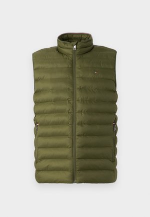 Olive zelen pufasti jopič z visokim ovratnikom, sprednjim zadrgo in vertikalnim šivom. Dva stranska žepa z zadrgo.