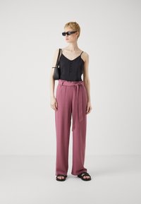 ONLY Tall ONLSIESTA BELT - Hlače - renaissance rose