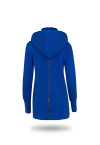 Blaue Kapuzenjacke mit durchgehendem Reißverschluss, gerippten Bündchen und Saum, gefertigt aus einem glatten, elastischen Stoff. Die Rückansicht zeigt die Kapuzendetails.