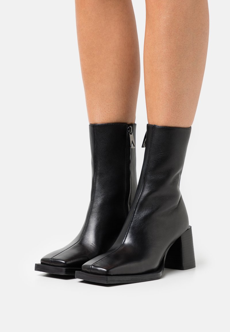 ASRA HOLLY - Botas clássicas de cano curto - black
