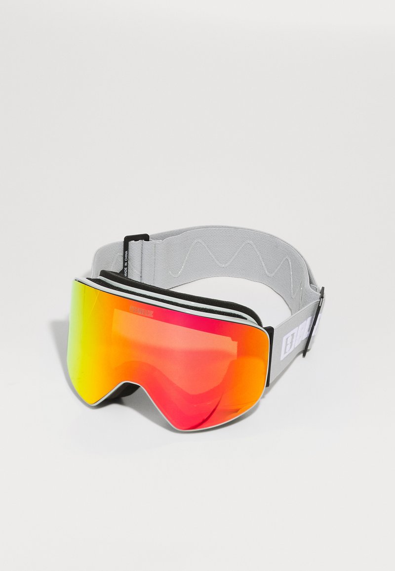 Skibrille mit einer spiegelnden orange-gelben Linse, einem grauen verstellbaren Riemen und einer schwarzen Schaumpolsterung für Komfort. Minimalistisches Design.