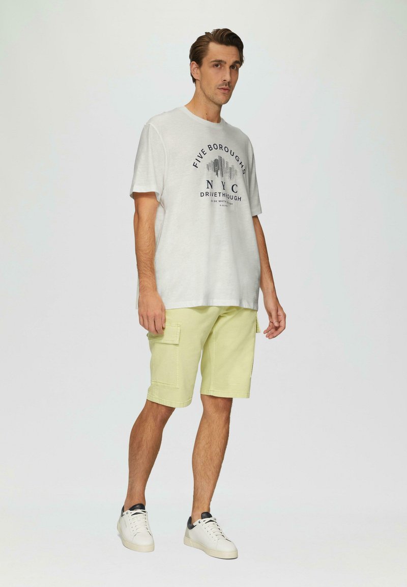 s.Oliver MIT FLAMMGARNSTRUKTUR - T-Shirt print - weiß