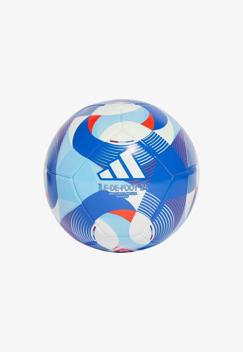 Adidas lopta za nogomet s plavim, bijelim i crvenim geometrijskim uzorcima. Ima teksturiranu površinu i brendirani logo. Standardne dimenzije za trening.