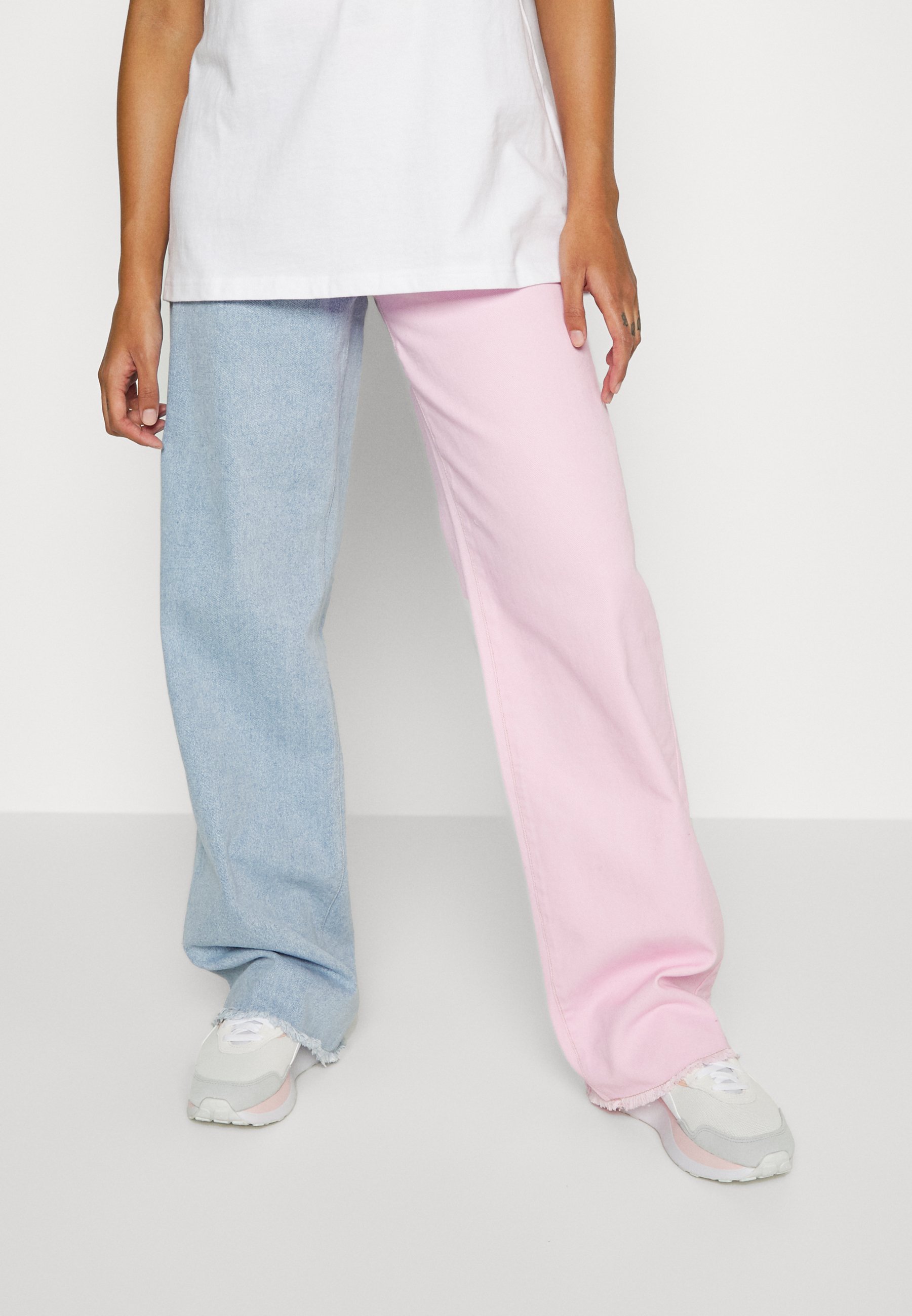 Karl Kani BLOCK WIDE LEG PANTS - Jeans baggy - rose/blue/blu denim - Zalando .it