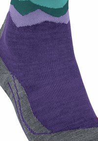 Stricksocke mit einem Farbverlauf-Muster in Lila, Grün und Grau; strukturiertes Material mit verstärktem Fersen- und Zehenbereich für Langlebigkeit.