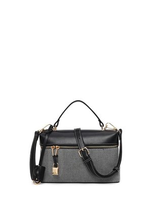 Czarna i szara teksturowana torebka z złotymi zamkami, czarnym regulowanym paskiem na ramię oraz górnym uchwytem na białym tle.