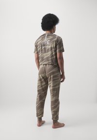 Venum UFC FIGHT WEEK 3.0 JOGGERS - Dresside alumine osa - desert