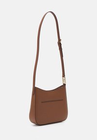 MICHAEL Michael Kors KENSINGTON XBODY - Skuldertasker - brown
