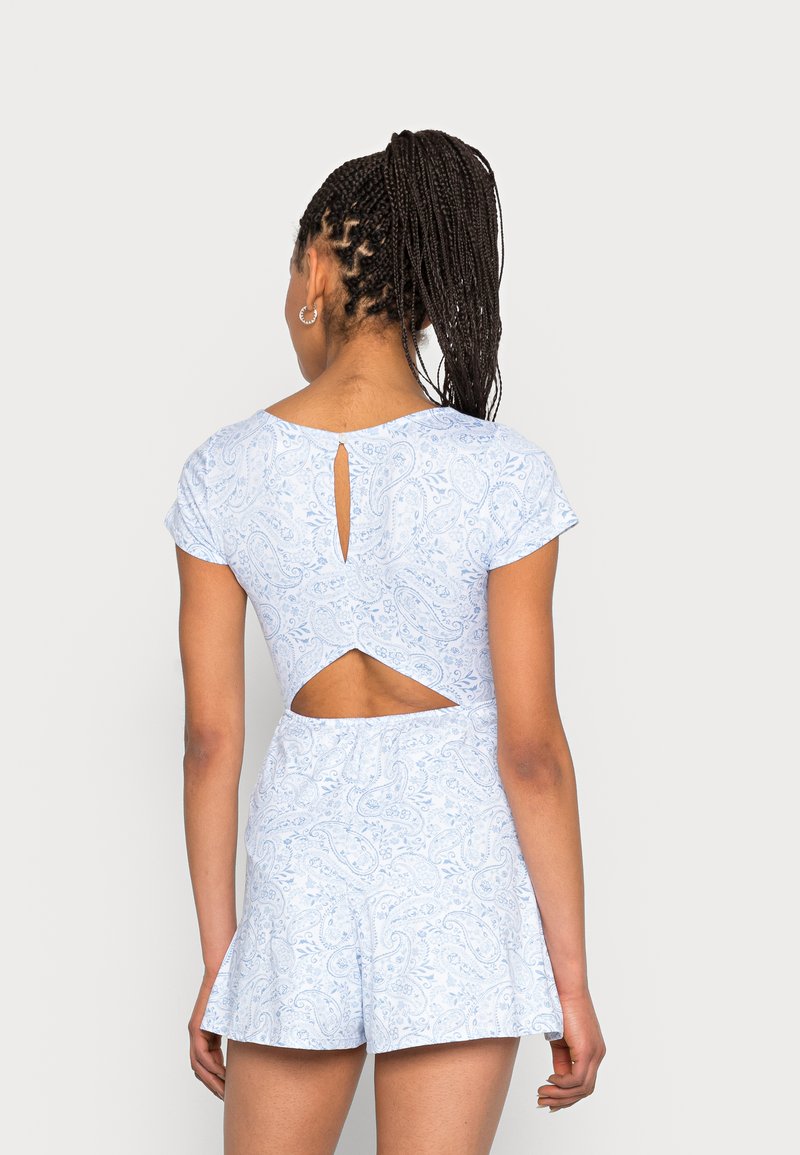 Damen Freizeitkleider | Hollister Co. CUTOUT ROMPER Jerseykleid white/blue paisley/blau - KK71601 Damen Freizeitkleider | Hollister Co. CUTOUT ROMPER Jerseykleid white/blue paisley/blau - KK71601