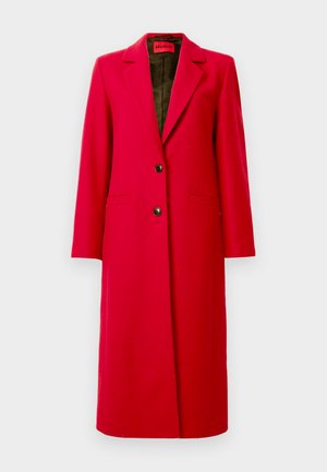 Manteau en mélange de laine rouge avec un design ajusté, manches longues, revers cranté, deux poches avant et une fermeture à trois boutons.