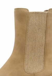 Tamaris CHELSEA - Botines con plataforma - camel