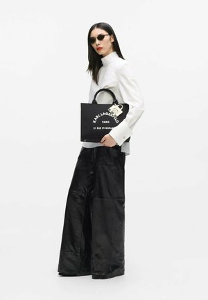 KARL LAGERFELD, KARL LAGERFELD SHOPPER RUE ST-GUILLAUME MEDIUM SQUARE CHARM - Sac à main - black