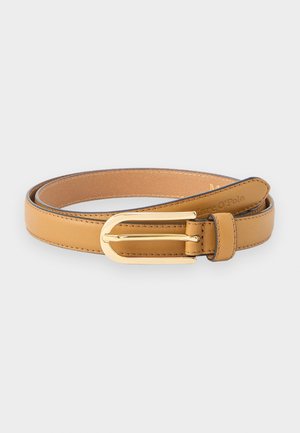 Opasok z svetlohnedej kože s oválnou zlatou prackou, jemným prešitím a reliéfnym logom "Marc O’Polo" na konci remienka.
