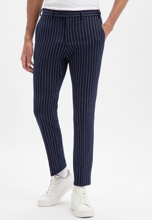 - Spodnie materiałowe