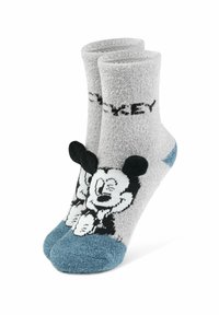 Calzini grigi e pelosi con un tacco e una punta blu, caratterizzati da un design di Topolino in bianco e nero sul lato e la scritta "Mickey" in cima.