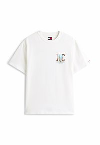 Witte katoenen t-shirt met een ronde hals. Beschikt over een multicolored 'MC' logo op de linkerkant van de borst en een klein merketiket op de kraag.