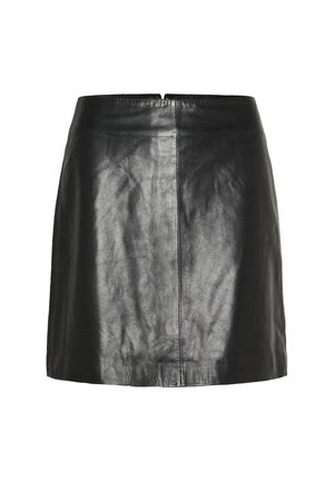 Jupe mini en cuir noir avec une texture lisse, présentant un design simple et une fermeture éclair au dos. L'ourlet est droit et sans embellissement.