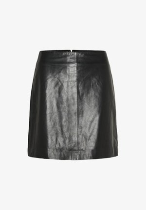 Fekete bőr mini szoknya sima textúrával, egyszerű dizájnnal és hátul cipzárral. A szoknya alja egyenes és díszítetlen.