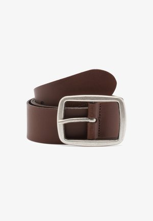 Brauner Leder-Gürtel mit einer silbernen rechteckigen Schnalle und glatter Oberfläche. Der Riemen ist breit und an einem Ende leicht verjüngt.