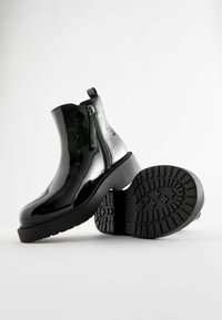 Next CHUNKY CHELSEA WIDE FIT (G) - Klasszikus bokacsizmák - black patent